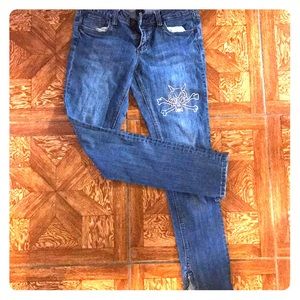 Blue jeans with designs